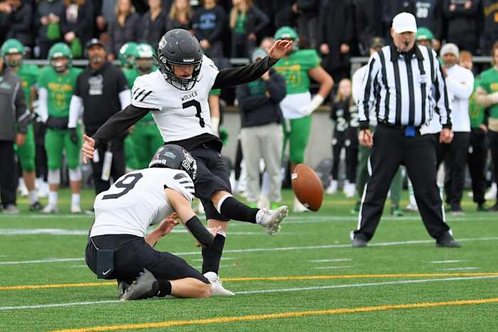 Tualatin.West-Linn.6A-football-semifinal.Leon-Neuschwander.29